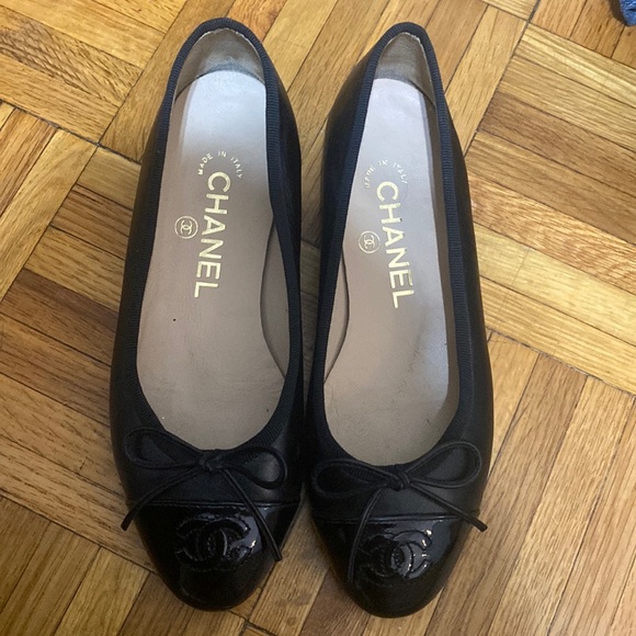 Like new Chanel Ballet flats- authentic!! - Picture 1 of 5